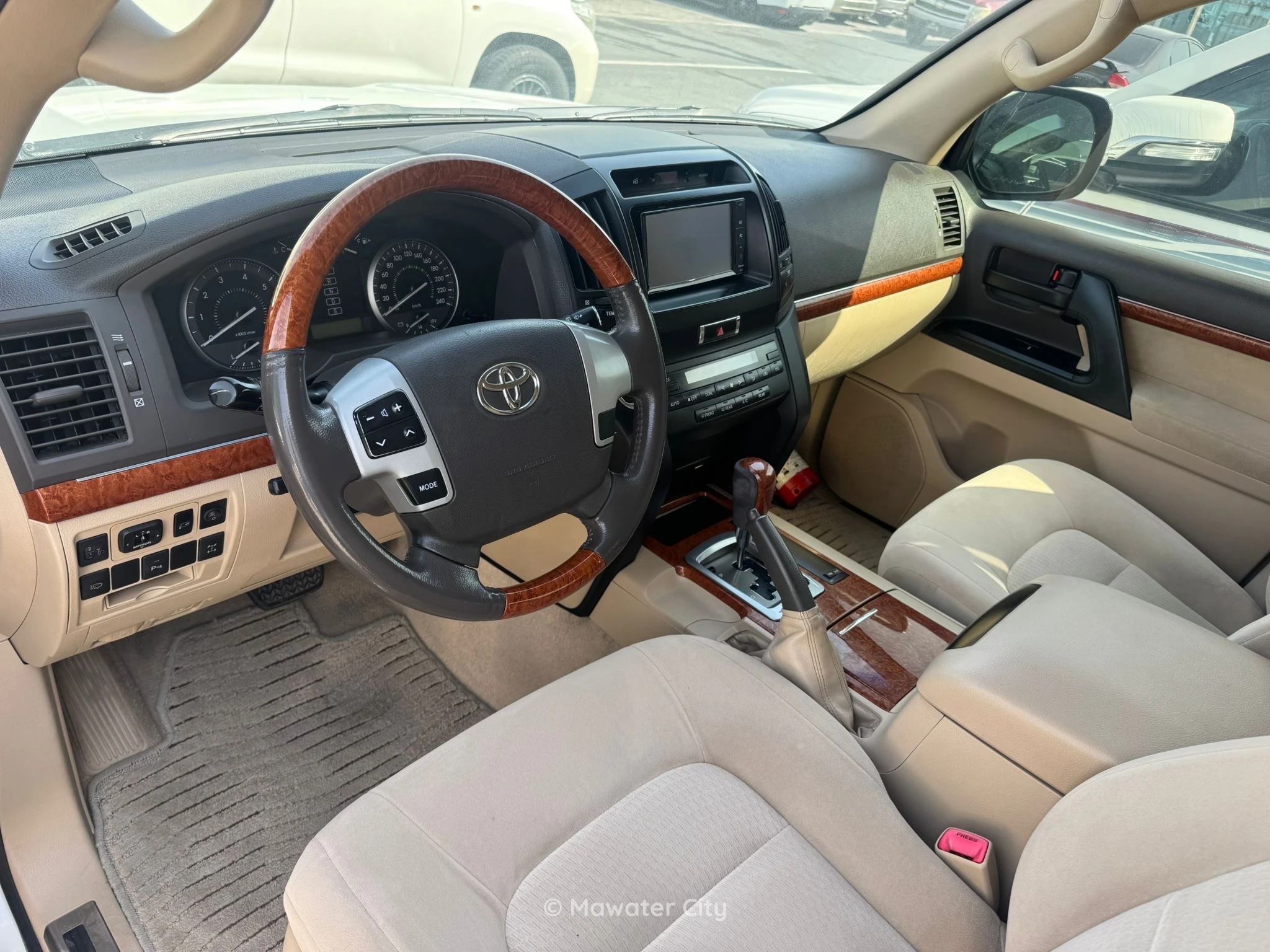 Toyota Land Cruiser GXR 2015 — Mawater City