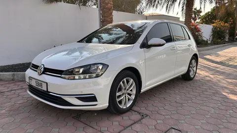 Volkswagen Golf 2019 — YallaMotor