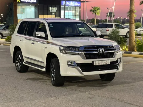 Toyota Land Cruiser 2018 — YallaMotor