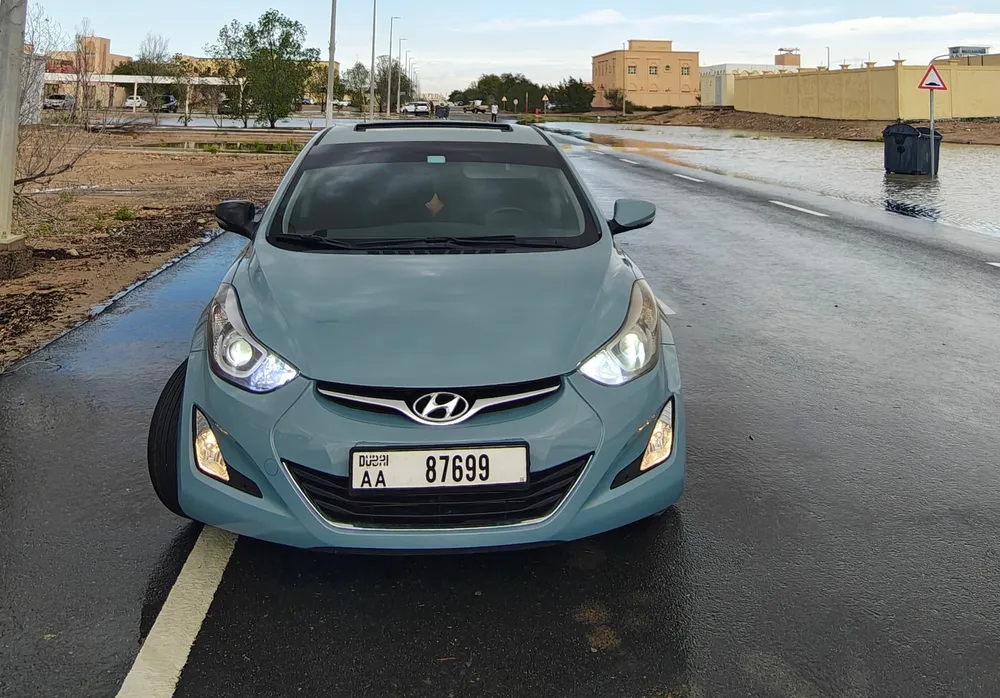 Hyundai Elantra 2015 — YallaMotor