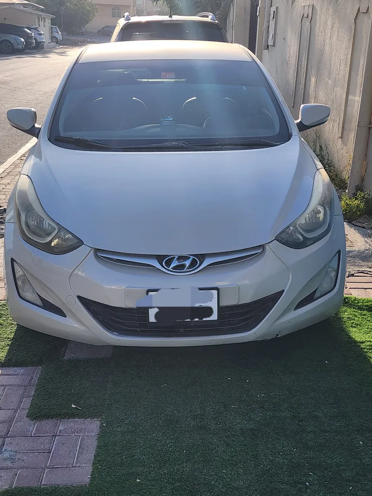 Hyundai Elantra 2015 — YallaMotor