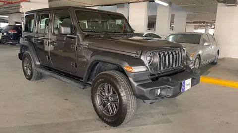 Jeep Wrangler 2025 — YallaMotor