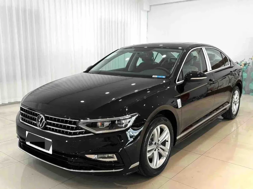 Volkswagen Passat 2025 — YallaMotor