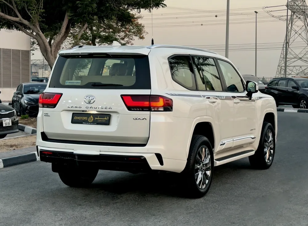Toyota Land Cruiser 2025 — YallaMotor